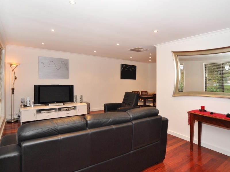 6 Lyons Circuit, Trott Park SA 5158