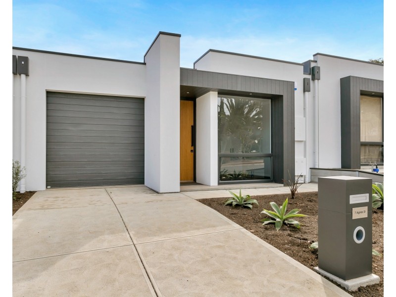 7 Agnes Street, Christie Downs SA 5164