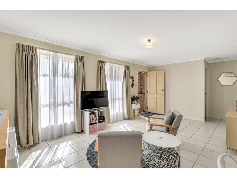 10 Topaz Close, Woodcroft SA 5162