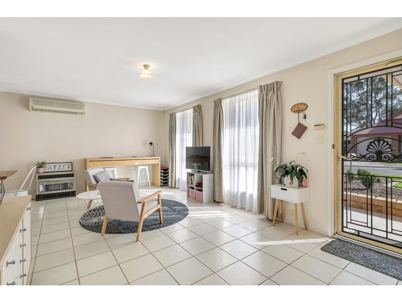 10 Topaz Close, Woodcroft SA 5162