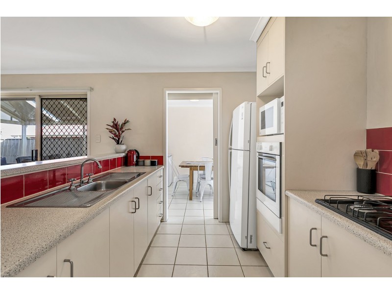 10 Topaz Close, Woodcroft SA 5162