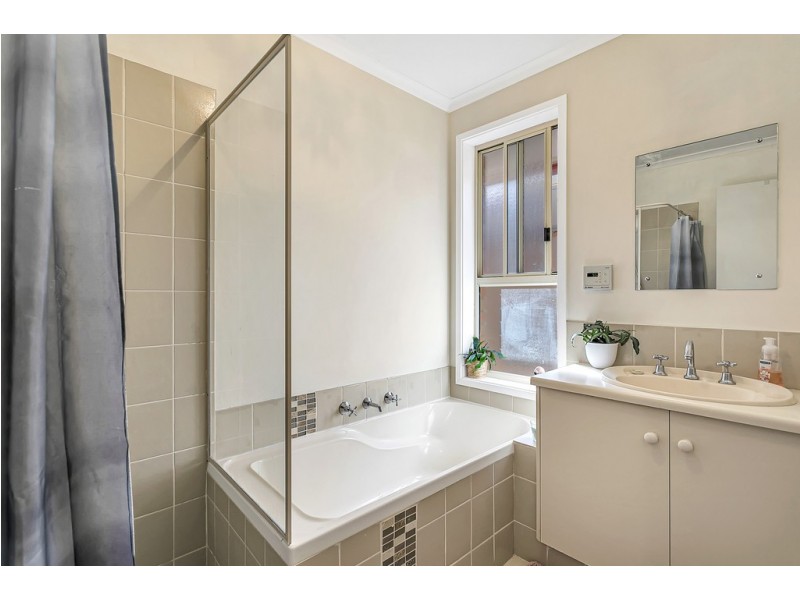 10 Topaz Close, Woodcroft SA 5162