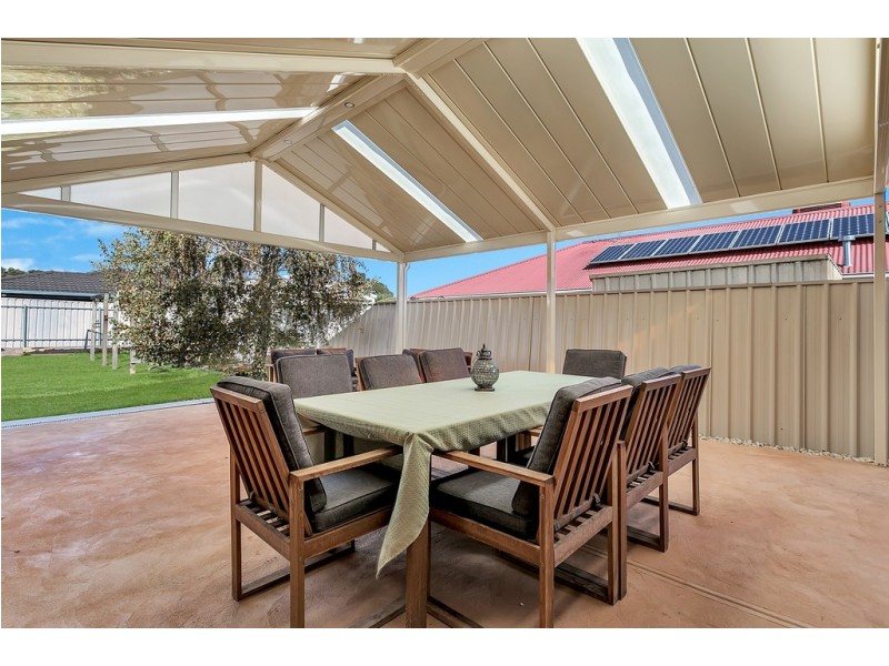 10 Topaz Close, Woodcroft SA 5162