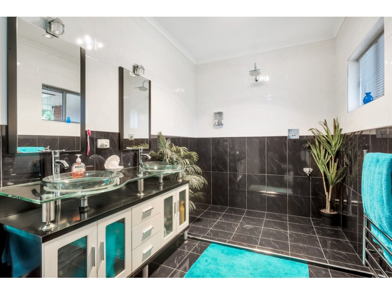 25 Judith Crescent, Morphett Vale SA 5162