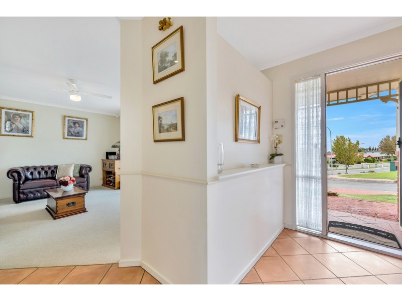 8 The Crescent, Seaford Rise SA 5169