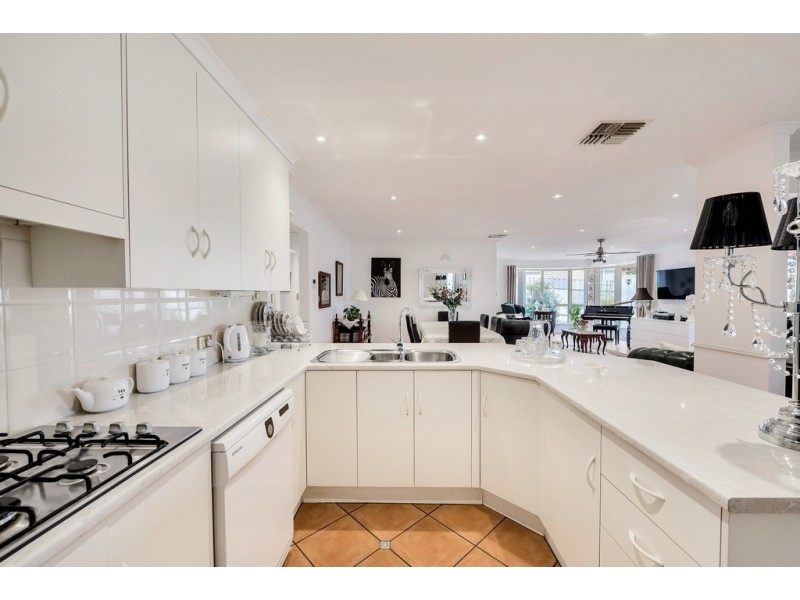 8 The Crescent, Seaford Rise SA 5169