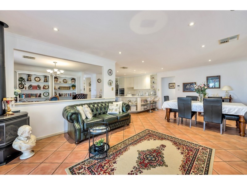 8 The Crescent, Seaford Rise SA 5169