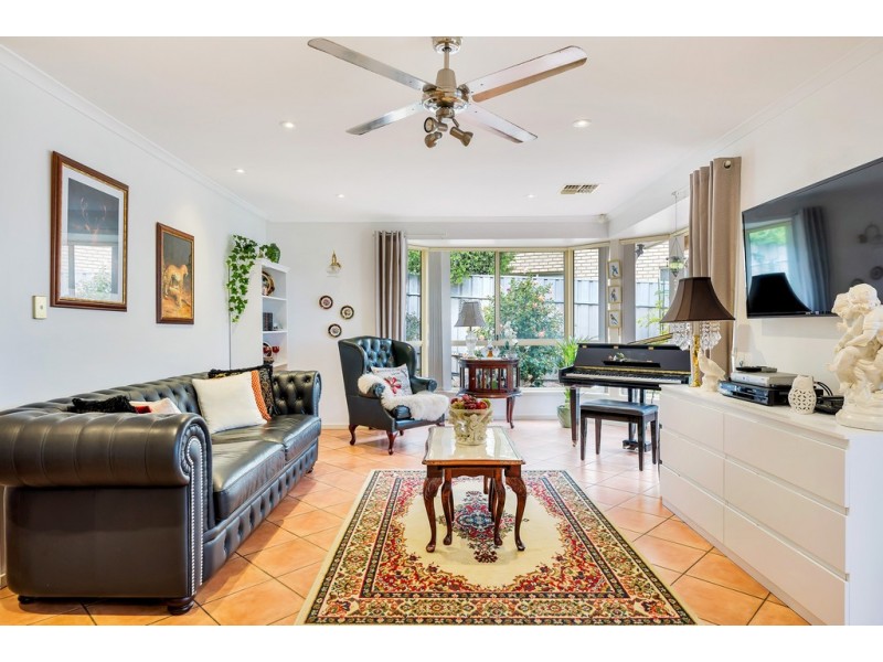 8 The Crescent, Seaford Rise SA 5169