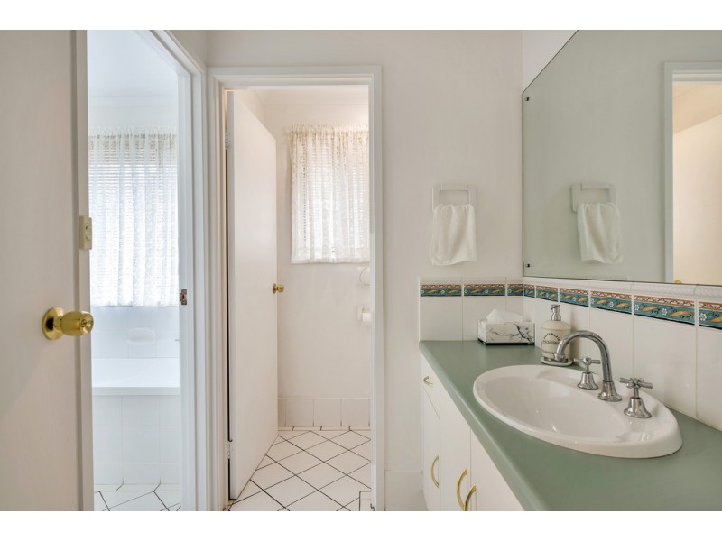 8 The Crescent, Seaford Rise SA 5169