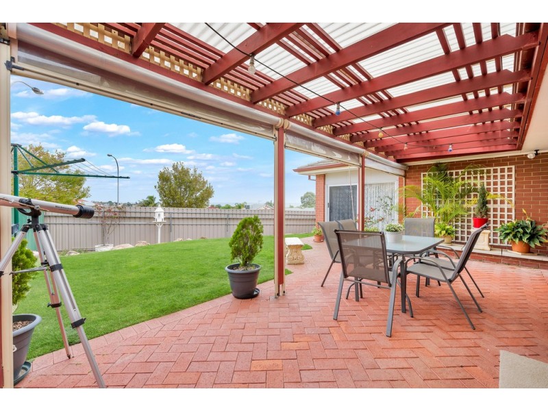 8 The Crescent, Seaford Rise SA 5169