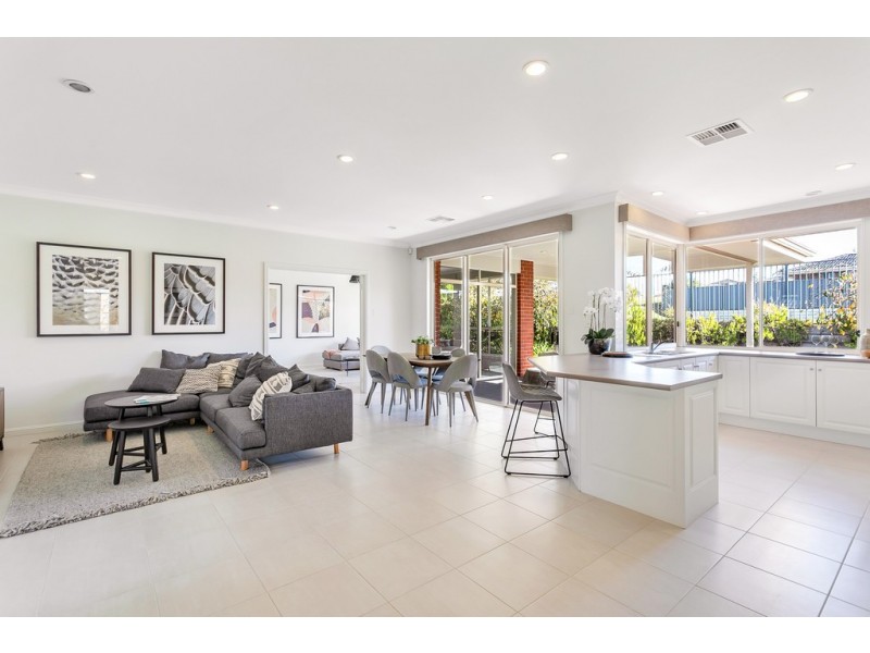 11 Aquamarine Boulevard, Hayborough SA 5211