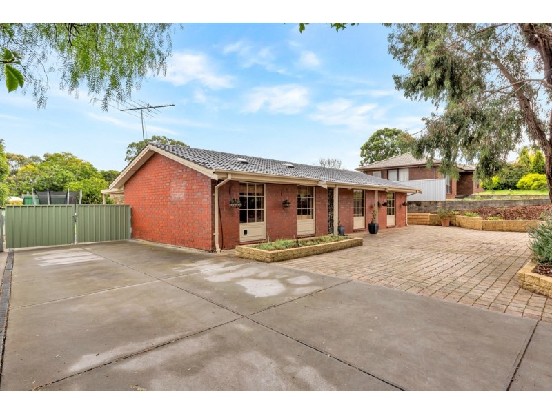 16 Lyn Street, Aberfoyle Park SA 5159