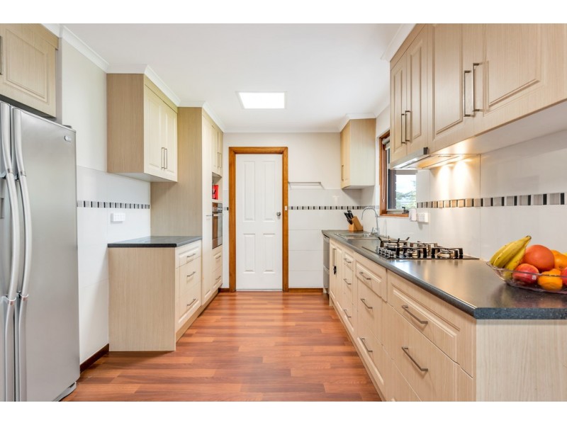 16 Lyn Street, Aberfoyle Park SA 5159