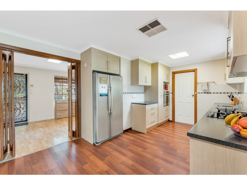 16 Lyn Street, Aberfoyle Park SA 5159