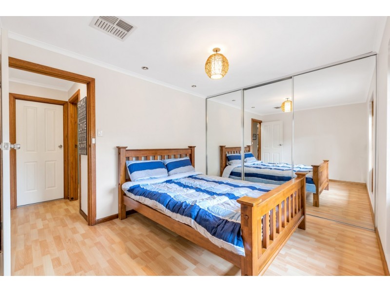 16 Lyn Street, Aberfoyle Park SA 5159