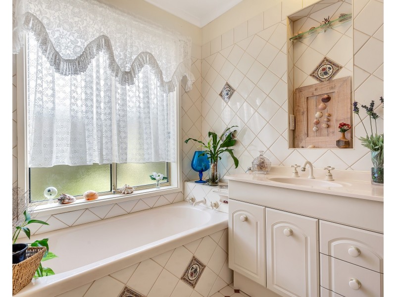 4 The Glade, Aberfoyle Park SA 5159