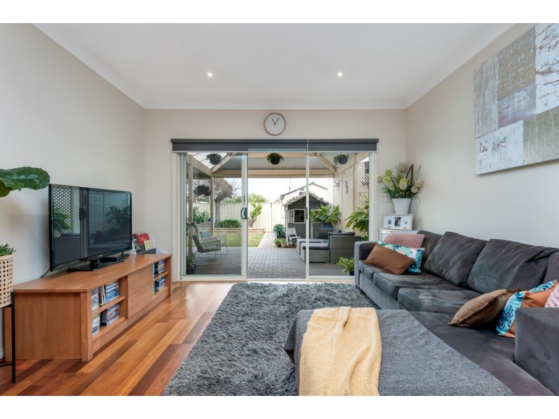 2b Kingborn Avenue, Seaton SA 5023