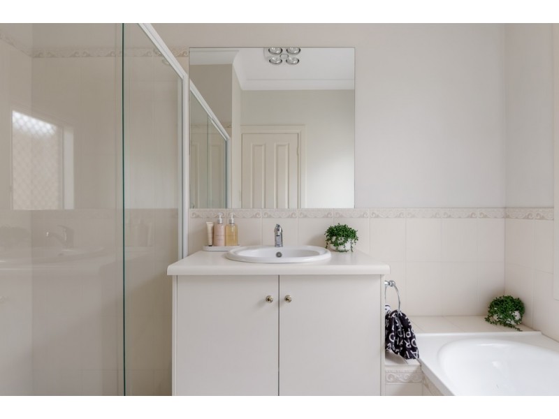 2b Kingborn Avenue, Seaton SA 5023