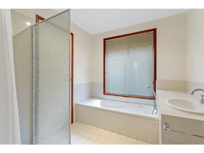 9 Sea Eagle Crescent, Seaford Rise SA 5169