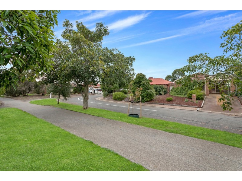 9 Sea Eagle Crescent, Seaford Rise SA 5169