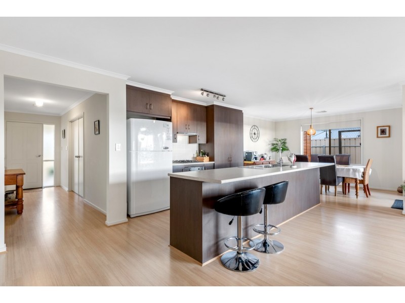 12 Queenscliff Drive, Seaford Rise SA 5169