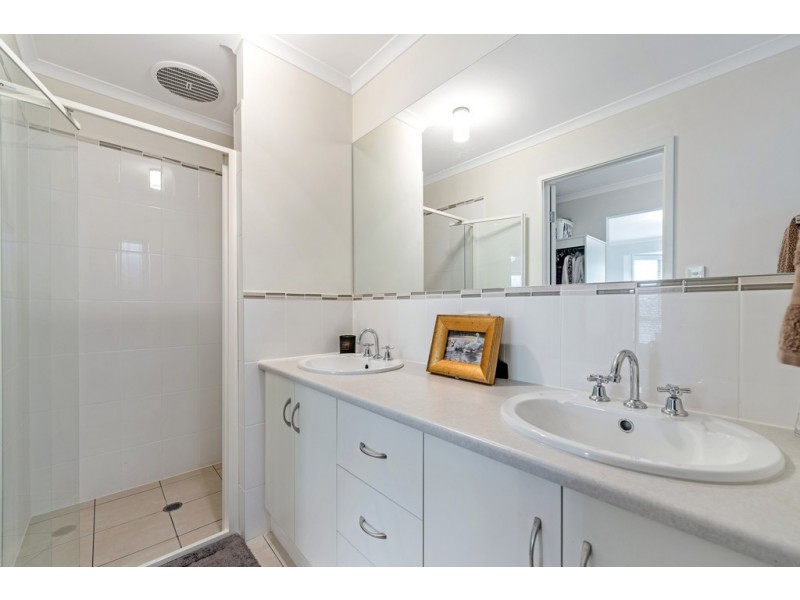 12 Queenscliff Drive, Seaford Rise SA 5169
