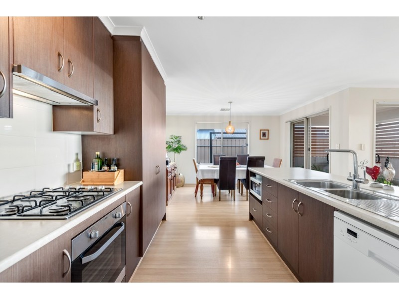 12 Queenscliff Drive, Seaford Rise SA 5169