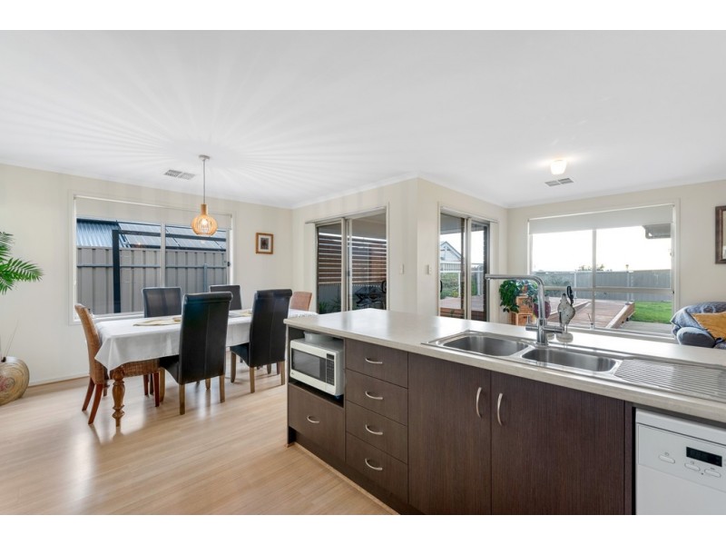12 Queenscliff Drive, Seaford Rise SA 5169