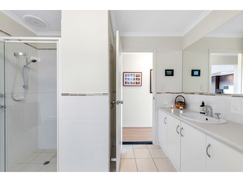 12 Queenscliff Drive, Seaford Rise SA 5169