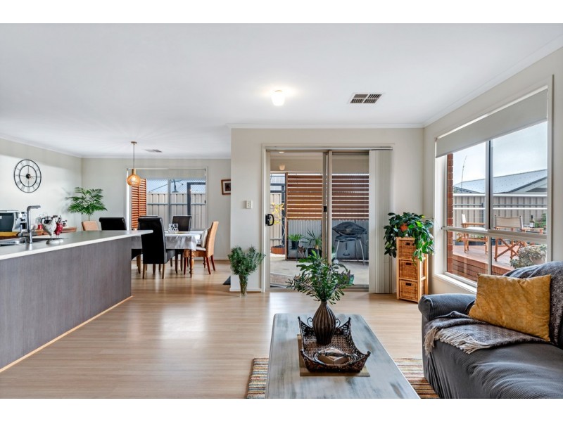 12 Queenscliff Drive, Seaford Rise SA 5169