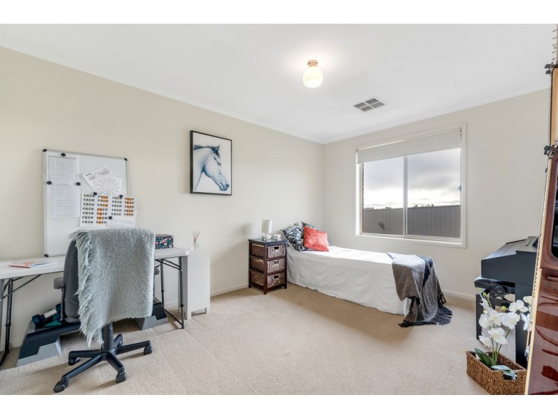 12 Queenscliff Drive, Seaford Rise SA 5169