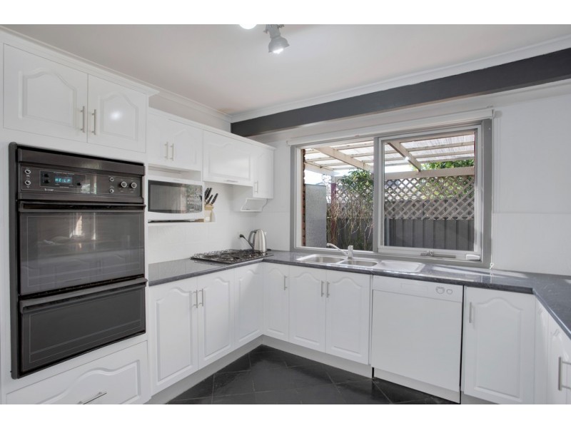 16 Furioso Drive, Woodcroft SA 5162