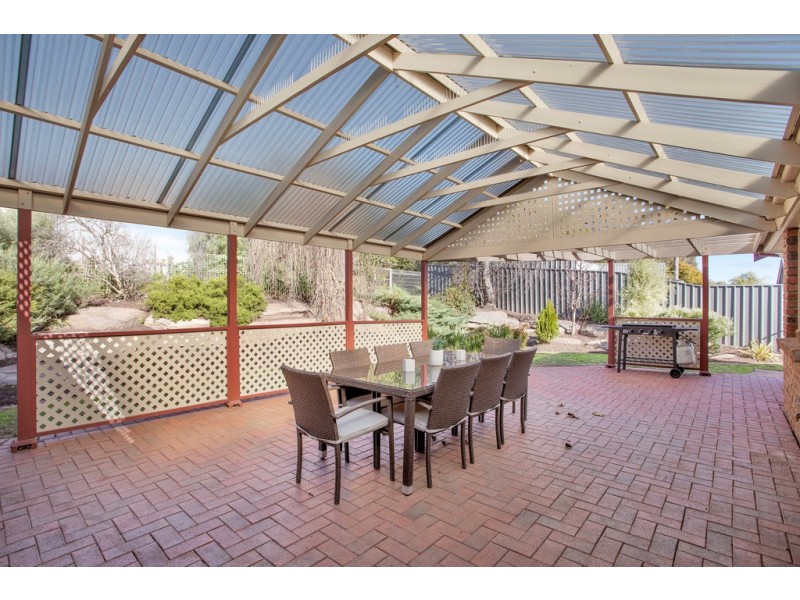 16 Furioso Drive, Woodcroft SA 5162