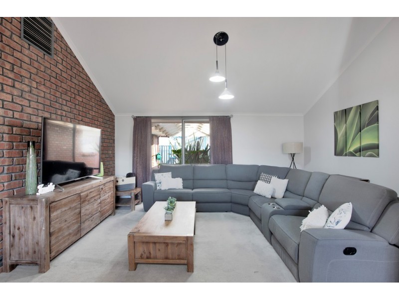 16 Furioso Drive, Woodcroft SA 5162