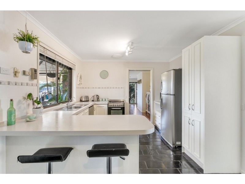 27 Doulton Drive, Trott Park SA 5158