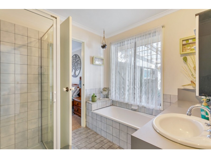 27 Doulton Drive, Trott Park SA 5158