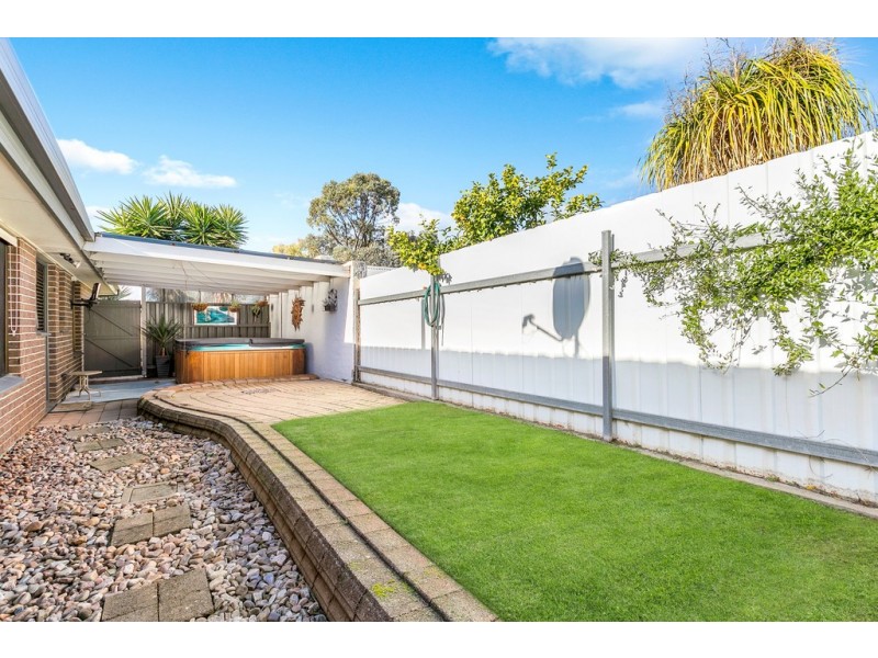 27 Doulton Drive, Trott Park SA 5158