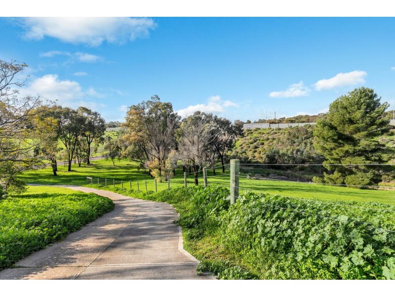 27 Doulton Drive, Trott Park SA 5158
