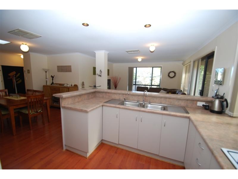 4 Oakbank Cres, Sheidow Park SA 5158