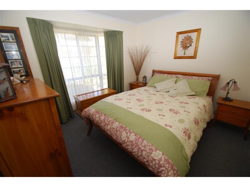 4 Oakbank Cres, Sheidow Park SA 5158