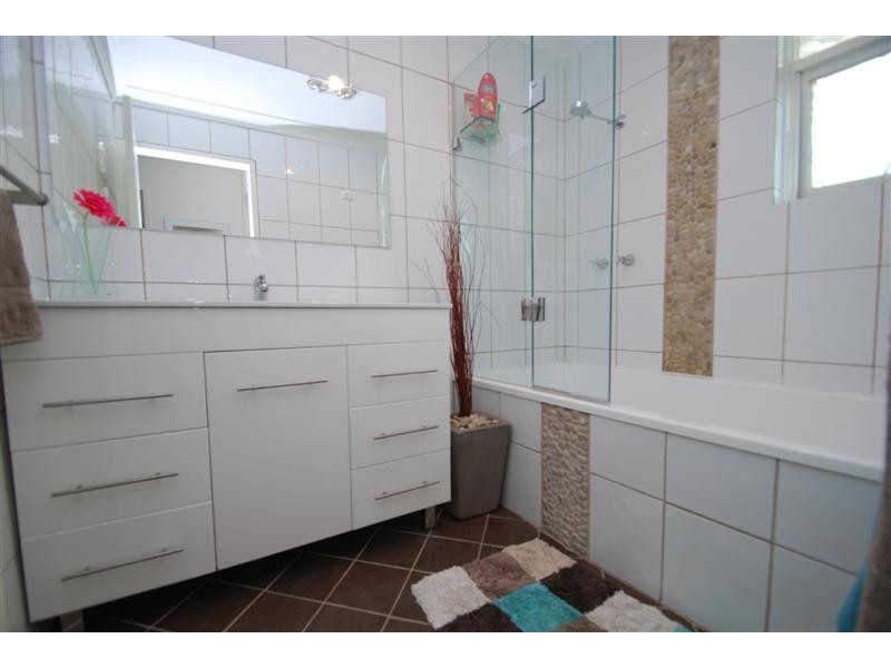 25 Regency Road, Happy Valley SA 5159