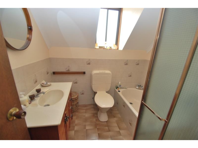 12 Manning Rd, Aberfoyle Park SA 5159