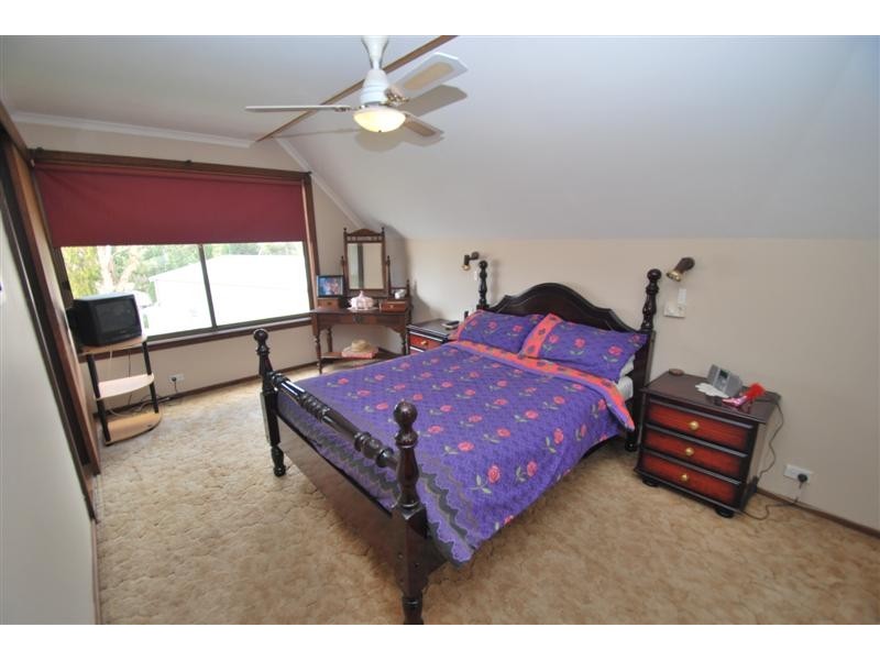 12 Manning Rd, Aberfoyle Park SA 5159