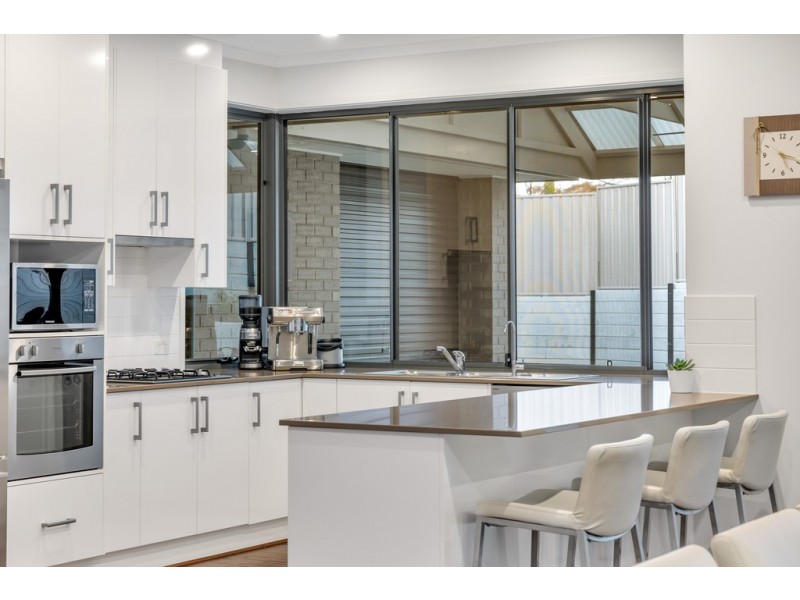 10 Busselton Road, Seaford Rise SA 5169