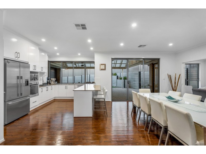 10 Busselton Road, Seaford Rise SA 5169