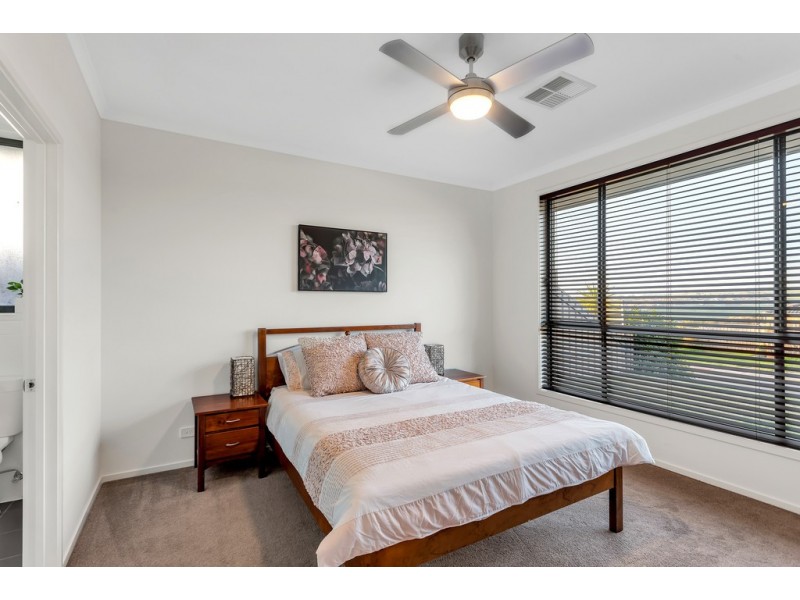 10 Busselton Road, Seaford Rise SA 5169