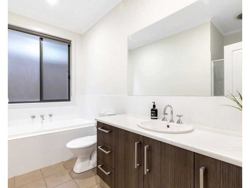 5 Fairlight Place, Seaford Rise SA 5169