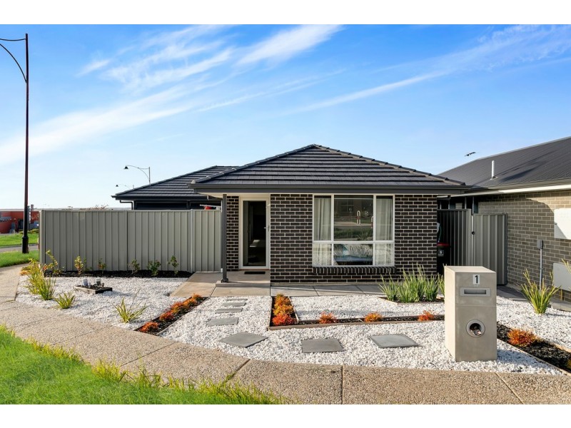1 Observation Road, Seaford Heights SA 5169