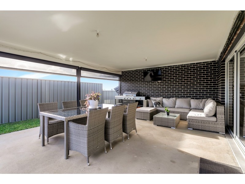 1 Observation Road, Seaford Heights SA 5169