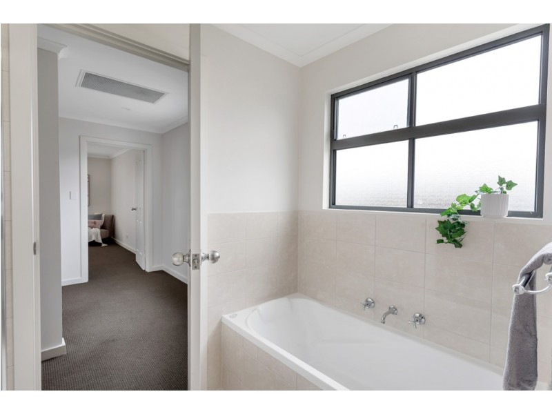 11B Raggatt Crescent, Mitchell Park SA 5043